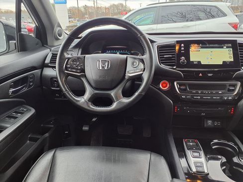 Used 2022 Honda Pilot Touring image 9