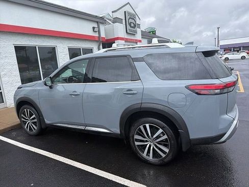 Used 2024 Nissan Pathfinder Platinum image 2