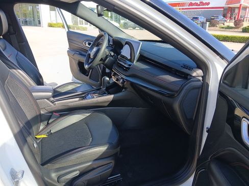 Used 2025 Jeep Compass Trailhawk AWD/4WD image 25