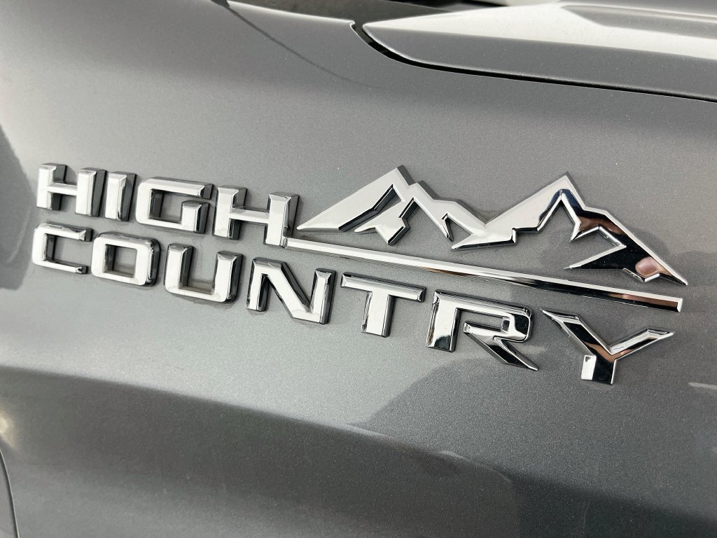 Used 2022 Chevrolet Silverado 1500 High Country w/ Technology Package AWD/4WD image 38