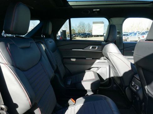 New 2026 Ford Explorer ST-Line w/ ST-Line Street Pack image 12