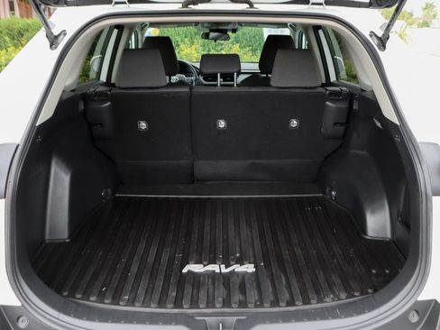 Used 2020 Toyota RAV4 XLE w/ XLE Grade Weather Package AWD/4WD image 8