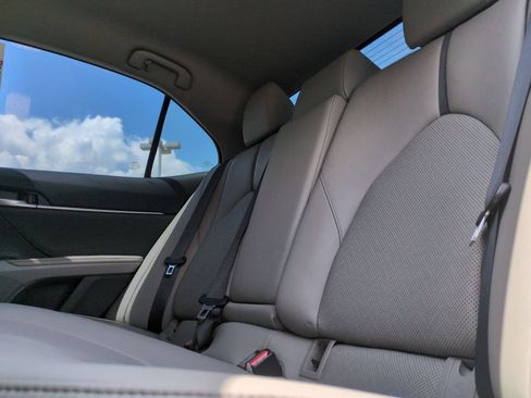 Used 2021 Toyota Camry XLE FWD image 29