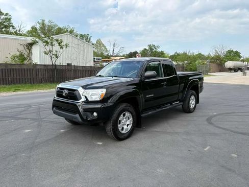 Used 2015 Toyota Tacoma 4x4 Access Cab V6 w/ SR5 Package image 1