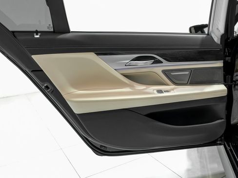 Used 2021 BMW ALPINA B7 xDrive image 43