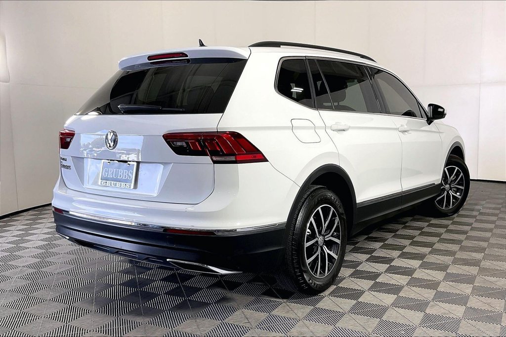 Used 2021 Volkswagen Tiguan SE w/ Panoramic Sunroof Package FWD image 2