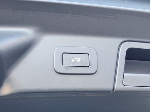 Certified 2026 Land Rover Range Rover Velar Dynamic SE image 35