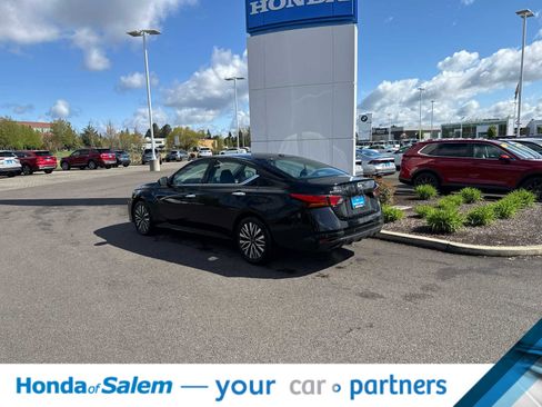 Used 2024 Nissan Altima 2.5 SV image 4