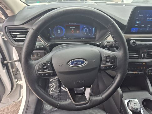 Used 2020 Ford Escape Titanium w/ Titanium Premium Package 2.0 AWD/4WD image 9