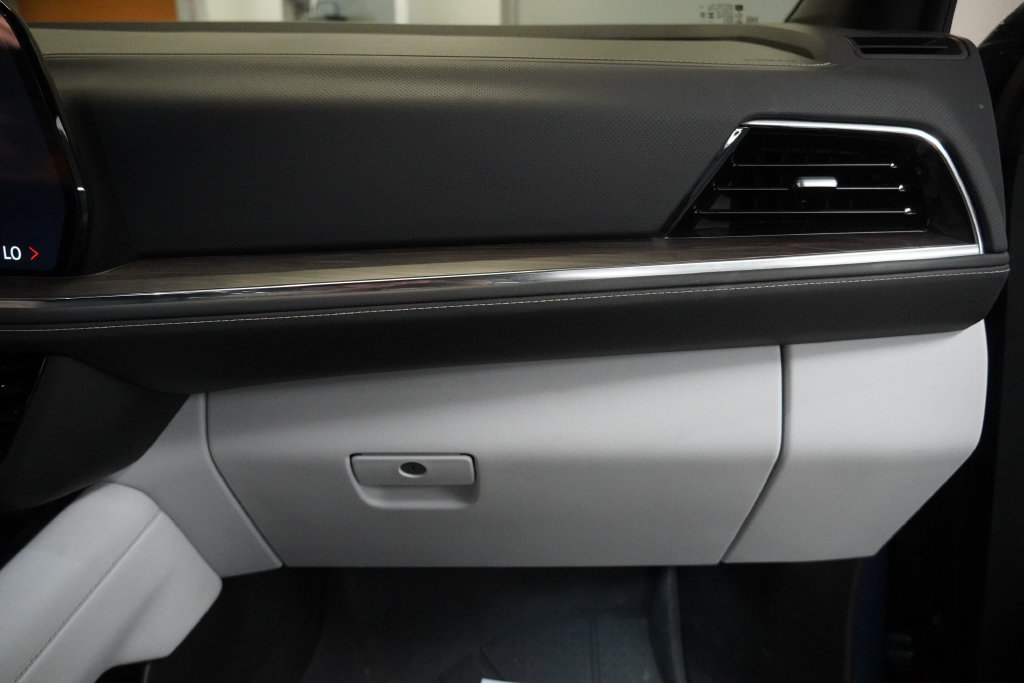 Used 2025 Chevrolet Tahoe Premier AWD/4WD image 38