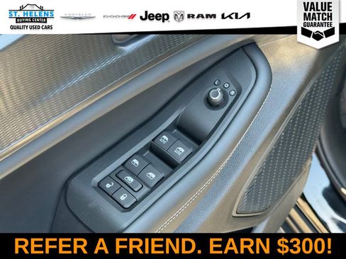 Certified 2025 Jeep Grand Cherokee Altitude AWD/4WD image 19