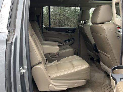 Used 2020 GMC Yukon XL SLT w/ Premium Edition image 16