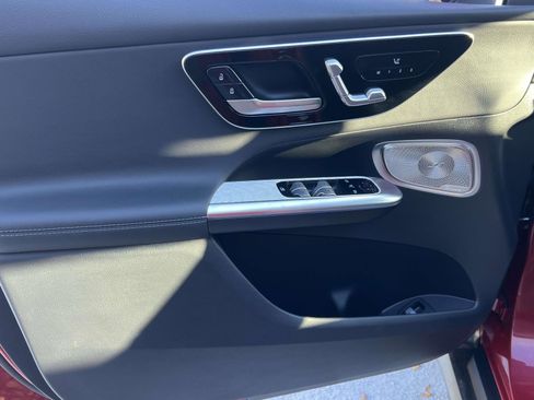 Used 2025 Mercedes-Benz GLC 350e 4MATIC image 26