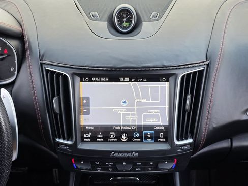 Used 2017 Maserati Levante S AWD/4WD image 12