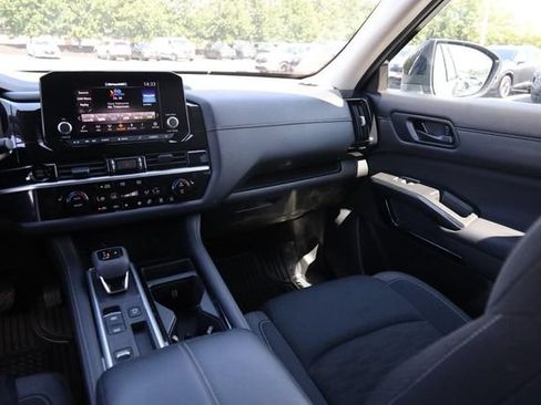 Certified 2025 Nissan Pathfinder SV FWD image 28