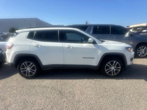 Used 2018 Jeep Compass Latitude w/ Popular Equipment Group AWD/4WD image 4