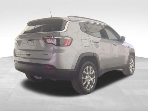 Used 2022 Jeep Compass Latitude AWD/4WD image 4