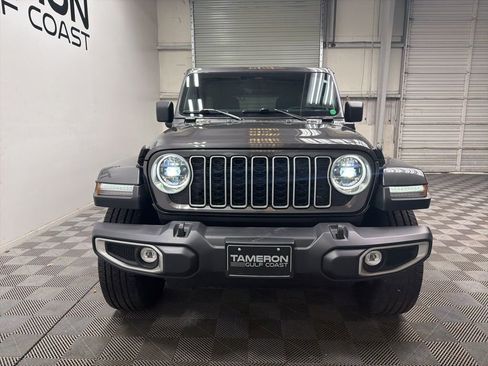 Used 2025 Jeep Wrangler Unlimited Sahara AWD/4WD image 10