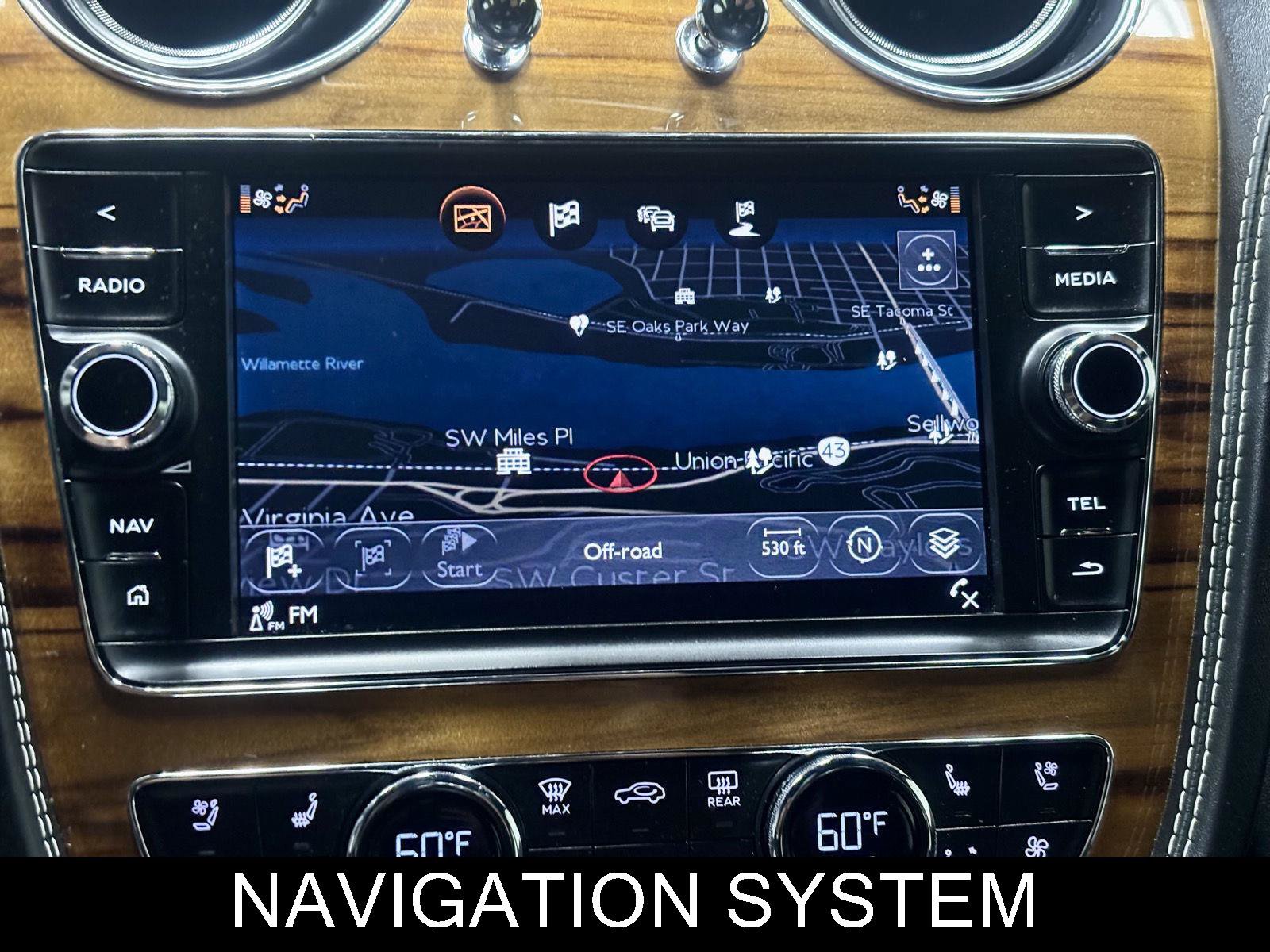 Used 2018 Bentley Bentayga AWD/4WD image 36