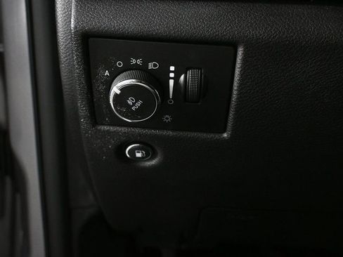 Used 2019 Jeep Grand Cherokee Altitude image 9