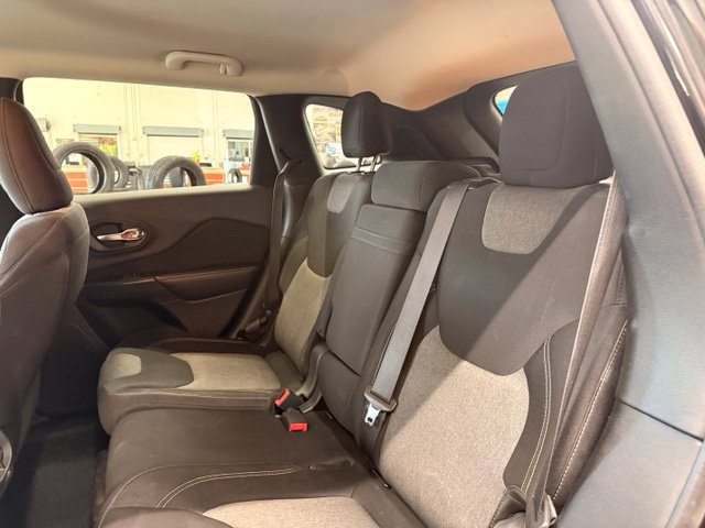 Used 2014 Jeep Cherokee Latitude FWD image 18