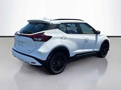 Used 2024 Nissan Kicks SR w/ SR Premium Package FWD image 7