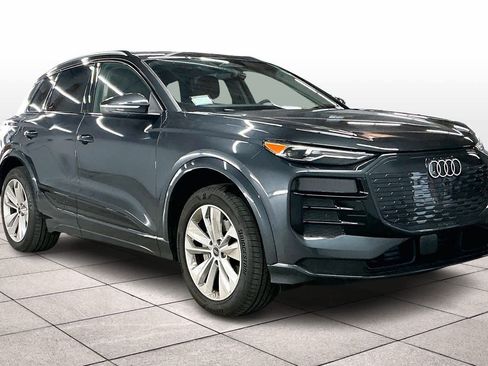 Used 2025 Audi Q6 e-tron Premium w/ Convenience Package image 2