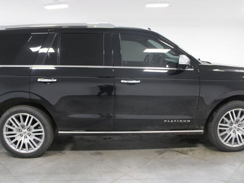 Used 2022 Ford Expedition Platinum image 11