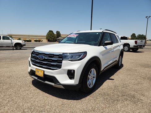 Certified 2025 Ford Explorer Active w/ Active Comfort Package RWD image 3