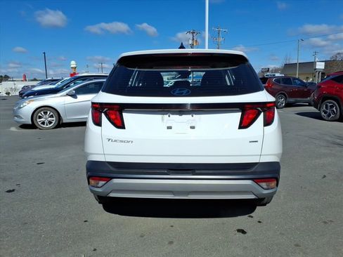 Certified 2025 Hyundai Tucson SE image 24