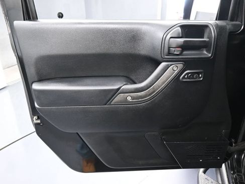 Used 2017 Jeep Wrangler Sport AWD/4WD image 13