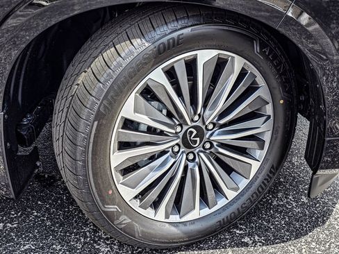 New 2026 INFINITI QX80 Luxe image 10