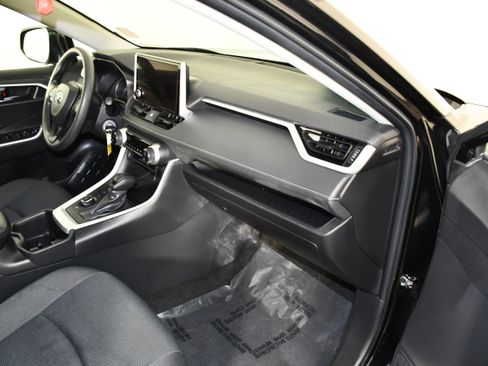 Used 2024 Toyota RAV4 LE AWD/4WD image 41