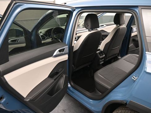 New 2026 Volkswagen Taos SE image 36