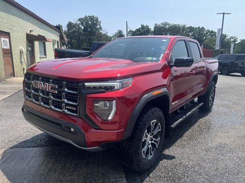 Used 2024 GMC Canyon AT4 w/ AT4 Premium Package AWD/4WD image 7