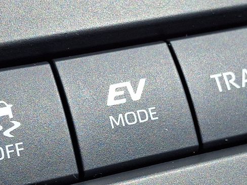 Used 2020 Toyota Highlander XLE AWD/4WD image 28