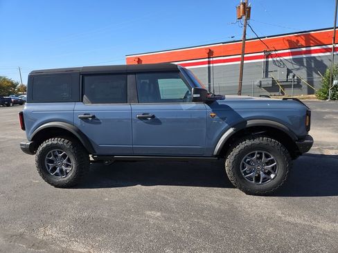 New 2025 Ford Bronco Badlands image 14