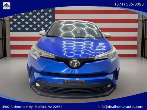 Used 2018 Toyota C-HR XLE FWD image 2