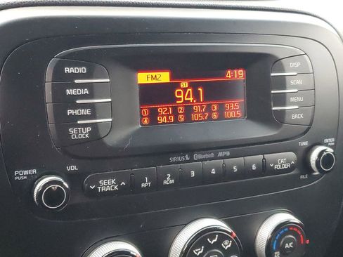 Used 2015 Kia Soul + image 14