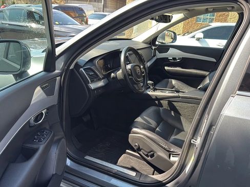 Used 2018 Volvo XC90 T5 Momentum w/ Convenience Package image 22