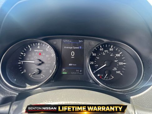 Used 2018 Nissan Rogue SV w/ Premium Package image 14