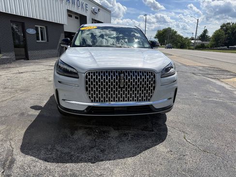 Used 2025 Lincoln Corsair AWD w/ Equipment Group 101A image 2