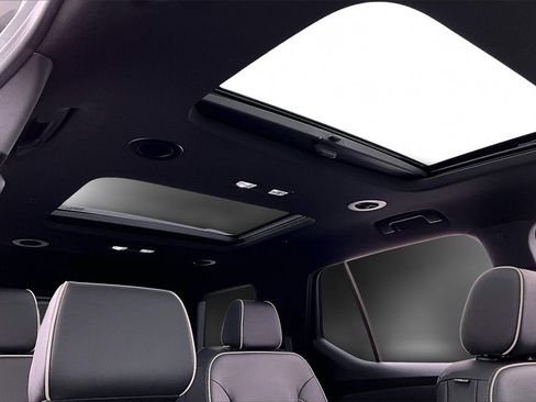 Used 2023 Chevrolet Traverse Premier w/ Redline Edition image 26