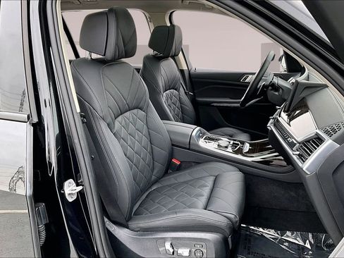 Used 2024 BMW X7 xDrive40i w/ Parking Assistance Package image 28