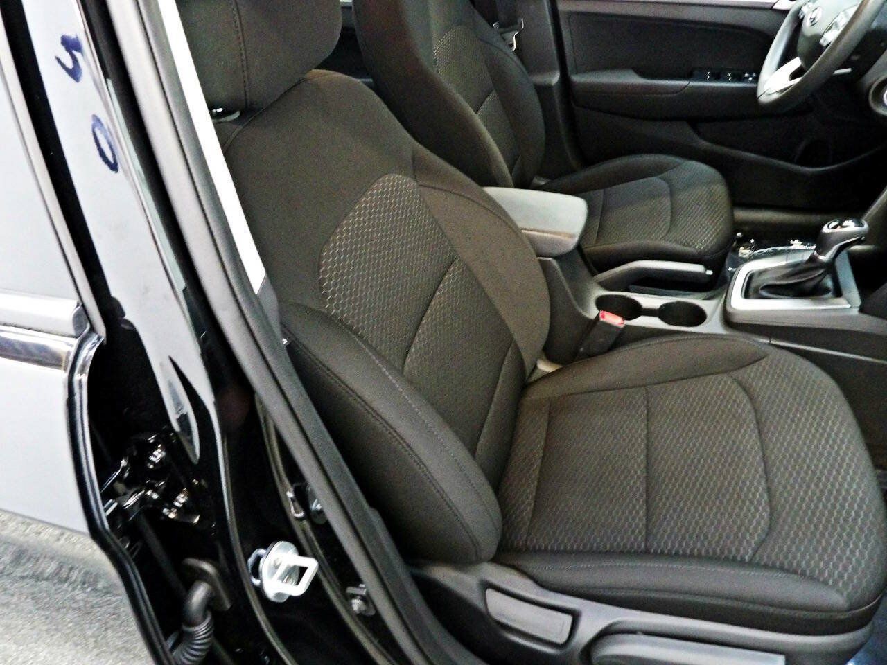 Used 2019 Hyundai Elantra SE w/ Cargo Package FWD image 13