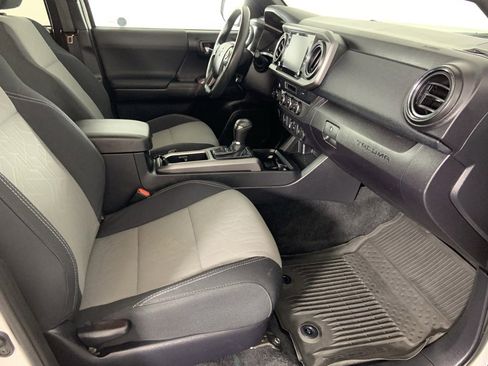 Used 2021 Toyota Tacoma TRD Off-Road image 15