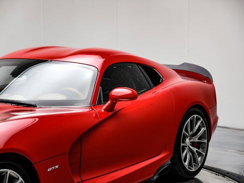 Used 2014 SRT Viper GTS w/ GTS Laguna Interior Package image 24