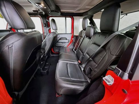 Used 2019 Jeep Wrangler Unlimited Sahara w/ Uconnect 4C Nav & Sound Group AWD/4WD image 25