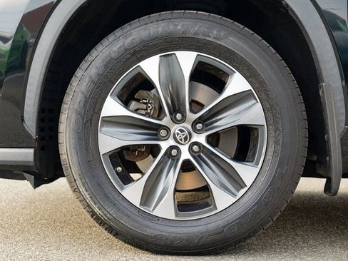 Used 2020 Toyota Highlander XLE image 13