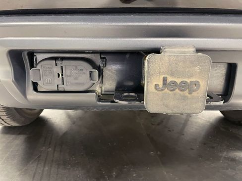 Used 2020 Jeep Grand Cherokee Limited w/ Luxury Group II image 13